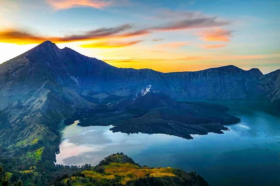 3d/2n trekking mount rinjani summit lake & hot springs - How hard is the 3-day trek?
