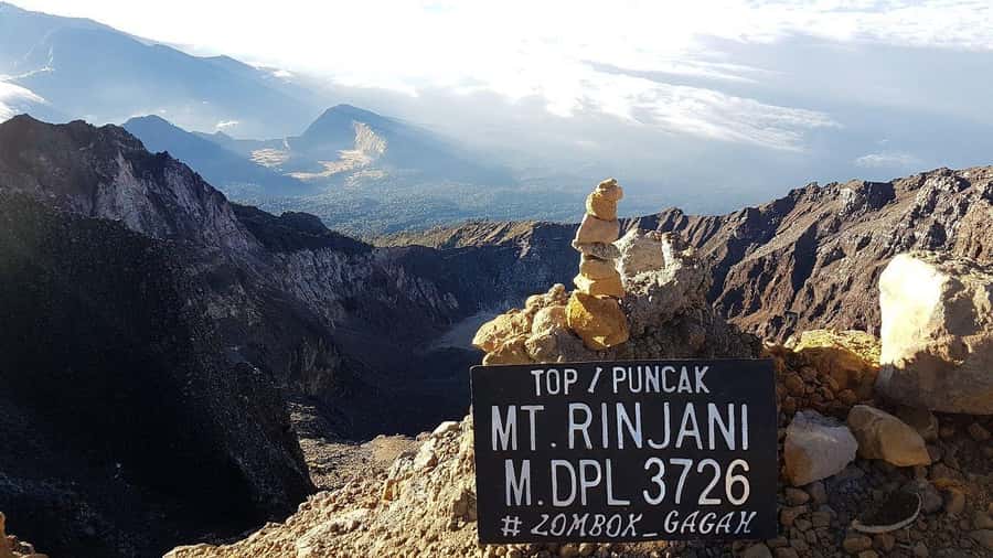 3d/2n trekking mount rinjani summit lake & hot springs - What to pack for cold nights and rough ground