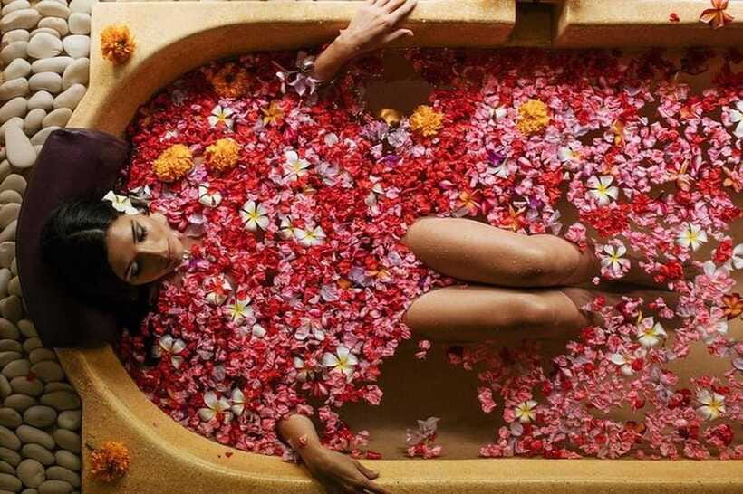 4 Hours Ultimate Spa Experience - Body scrub and milk body polish