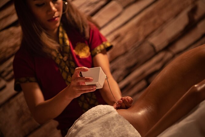 60 min Thai & Bali Massage at THAI SPA MASSAGE BARCELONA - Choosing an aroma and settling into the oil massage