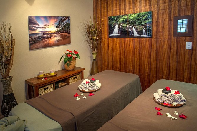 60 Minute Lomi Lomi Massage - Choosing between a solo and couples massage