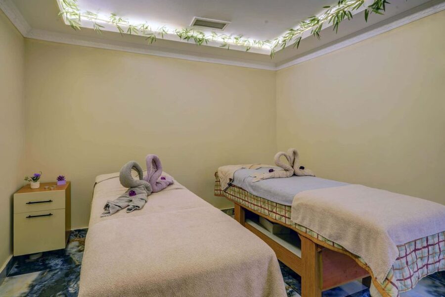 Alanya: Turkish Bath, Hamam, Sauna & Spa Wellness Center - The Setting, Staff, and Group Atmosphere
