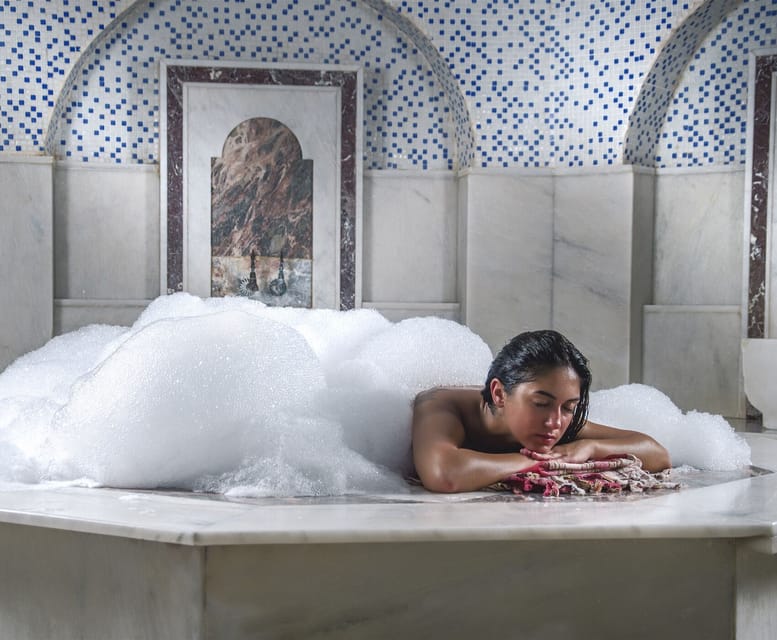 Antalya: Ladies Turkish Bath Hamam - Wellness Spa Center - Changing, lockers, and the women-only setting