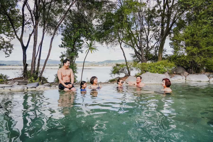 Auckland: Rotorua Highlights inc Wai-O-Tapu & Polynesian Spa - Two hours at Polynesian Spa