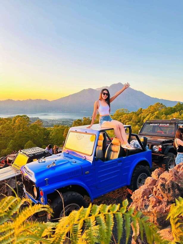 Bali: Mount Batur Sunrise Jeep Tour with Hot Springs - Sunrise above the volcano and lake