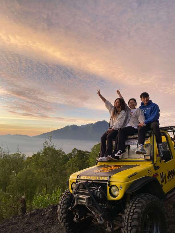 Bali: Sunset Mount Batur Jeep and Hot Spring All Inclusive - Coffee, tea, and a valley stop