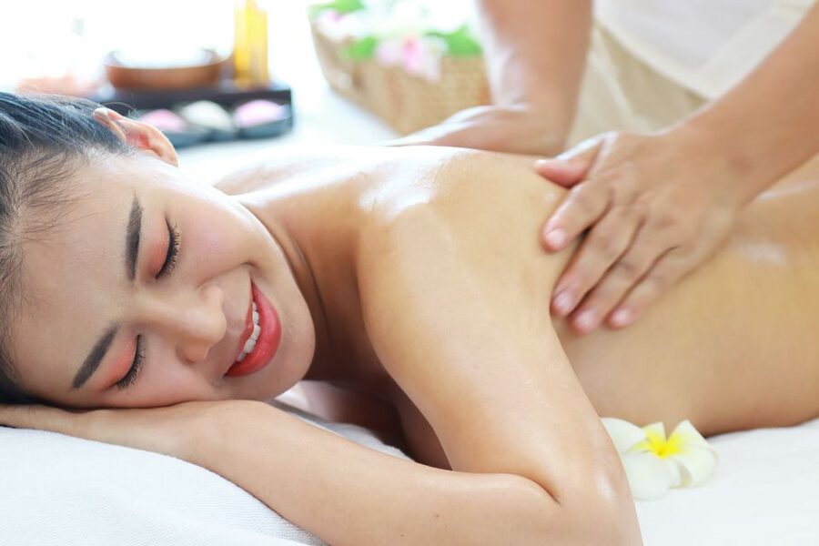 Bangkok: Wat Pho Thai Massage in Your Hotel Room - What happens from the lobby to the first stretch