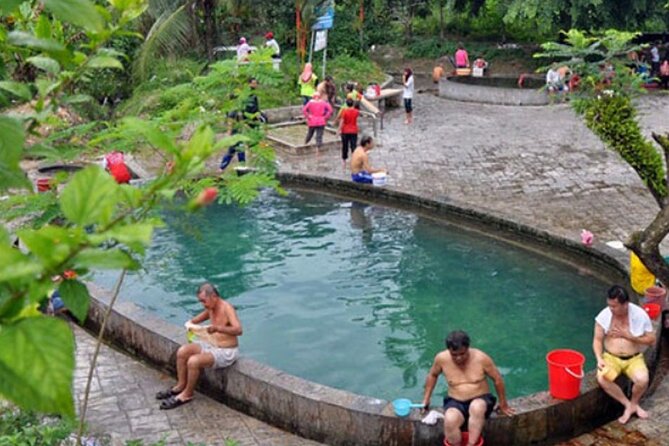 Batu Caves,Waterfalls and Hot Springs Tour With Lunch - Batu Caves and the 272-step climb