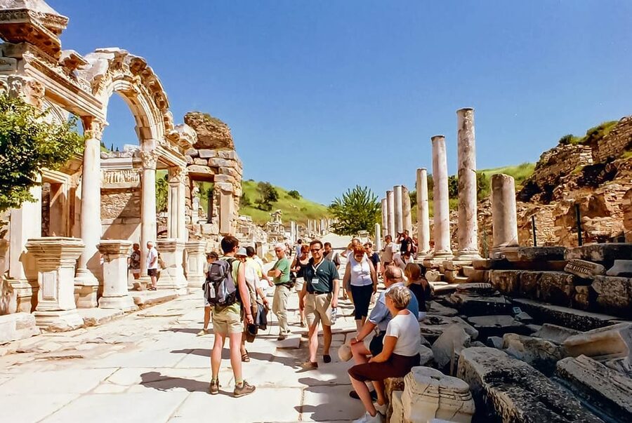 Bodrum: Pamukkale, Hot Springs & Travertines Tour with Lunch - The guide and what to expect on site