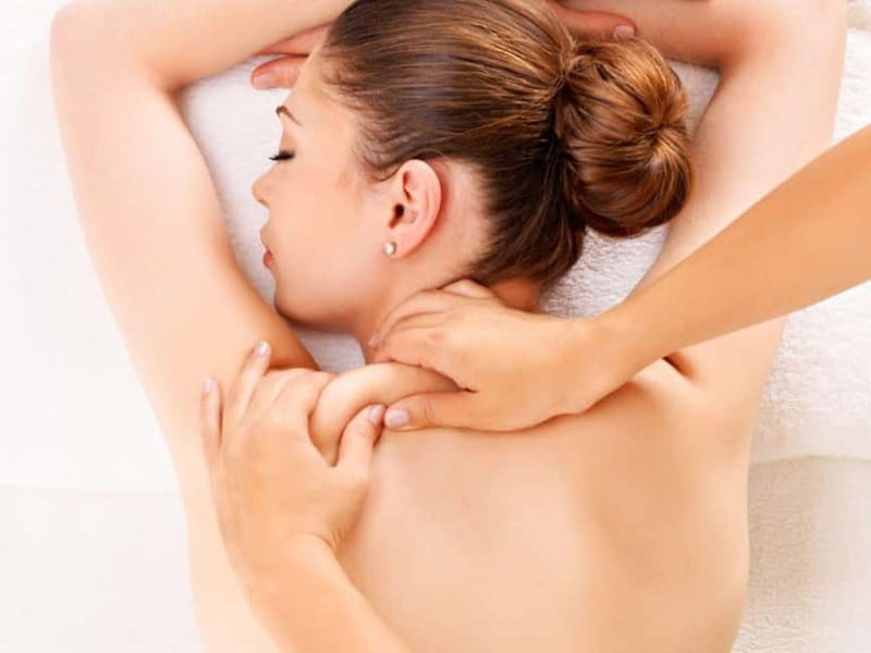 Bodrum: Turkish Bath with Oil Massage and Hotel Pickup - Changing rooms, lockers, and the peshtemal