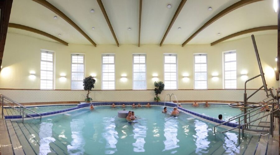 Budapest: Dandar Thermal Bath Full-Day Admission - Dandar’s quieter place in Budapest’s bath culture