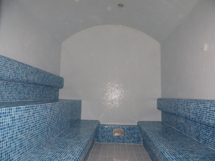 Budapest: Dandar Thermal Bath Full-Day Admission - Moving between indoor and outdoor pools