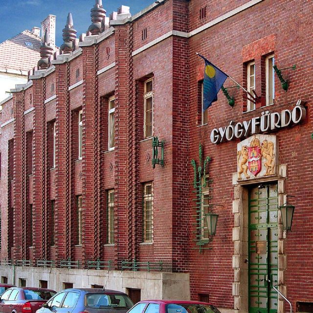 Budapest: Dandar Thermal Bath Full-Day Admission - Inside the restored Art Nouveau bath