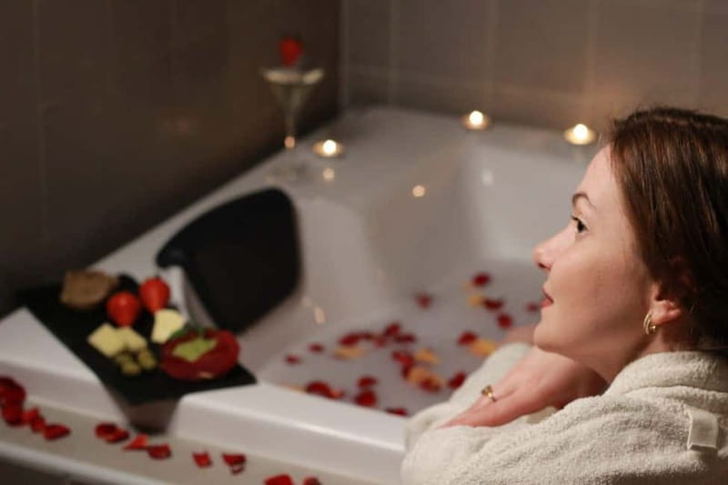 BUDAPEST, Day Spa : Couples Massage with Roses Bubble Bath - Rose water, petals, candlelight, and champagne