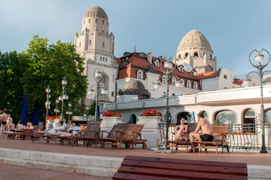 Budapest: Full-Day Gellért Spa Ticket - Who should book Gellért Spa
