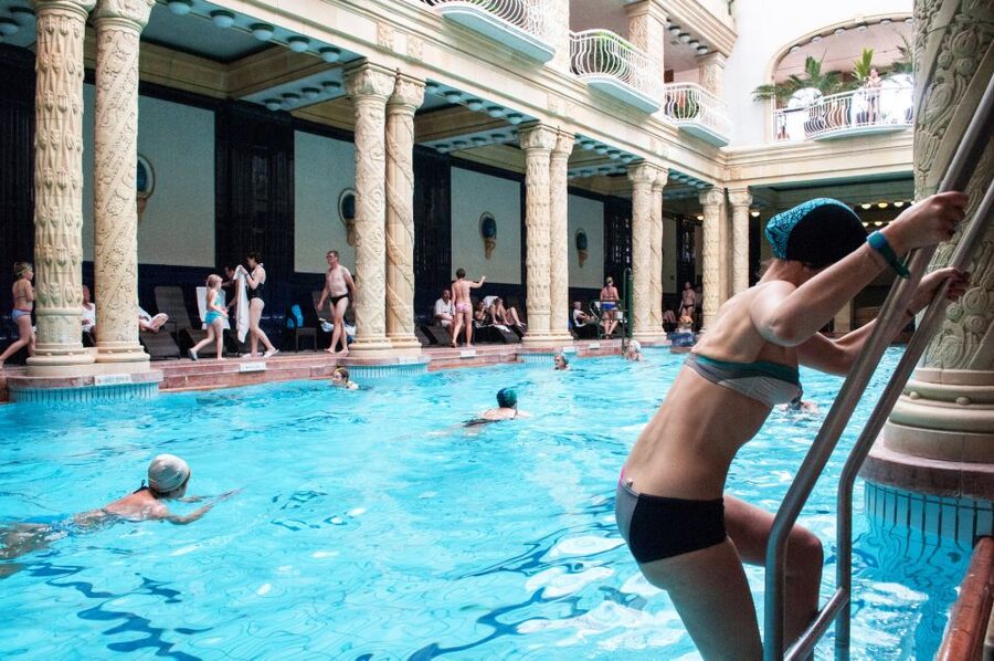 Budapest: Full-Day Gellért Spa Ticket - The indoor pools and the 40°C thermal bath