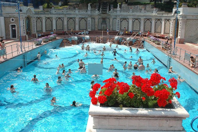 Budapest Gellert Thermal Spa Full Day Ticket with Cabin or Locker - Getting to the entrance on Kelenhegyi út