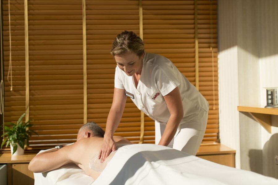 Budapest: Margaret Island Day Spa Entry Ticket - Saunas and a slower pace