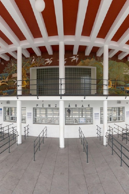 Budapest: Palatinus Spa & Pools Full-Day Admission - Slides, waves, and children’s areas