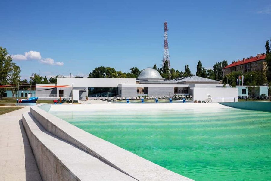 Budapest: Pesterzsébet Salt-Iodine Spa & Sauna World Ticket - What kind of atmosphere should you expect?