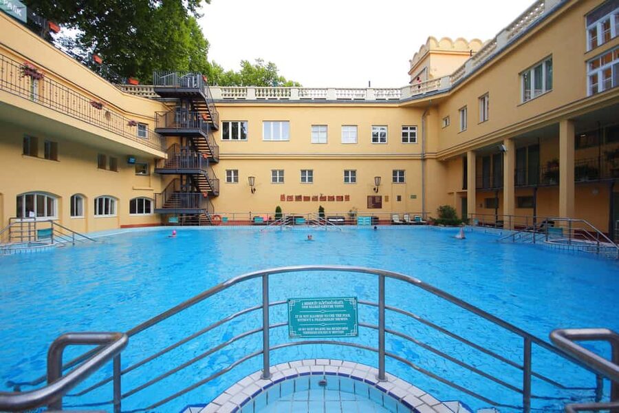 Budapest Super Saver: Spa, Basilica Tour, and Danube Cruise - How this one-day Budapest package works