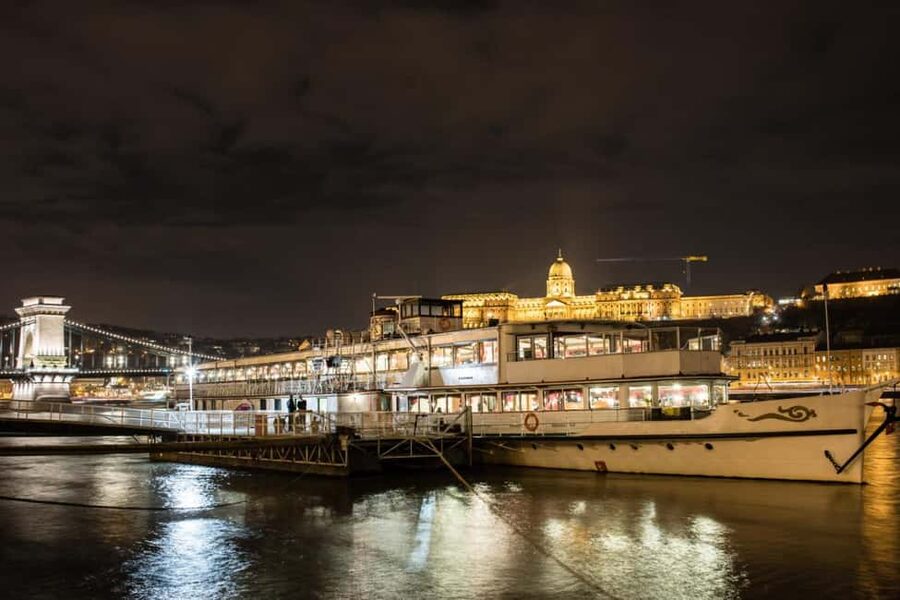 Budapest Super Saver: Spa, Basilica Tour, and Danube Cruise - Getting between the three stops