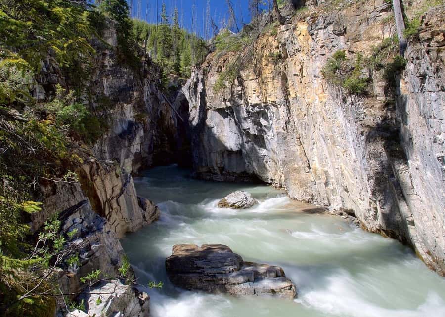 Calgary: Radium Hot Springs & Marble Canyon Day Trip - Marble Canyon and its seven bridges