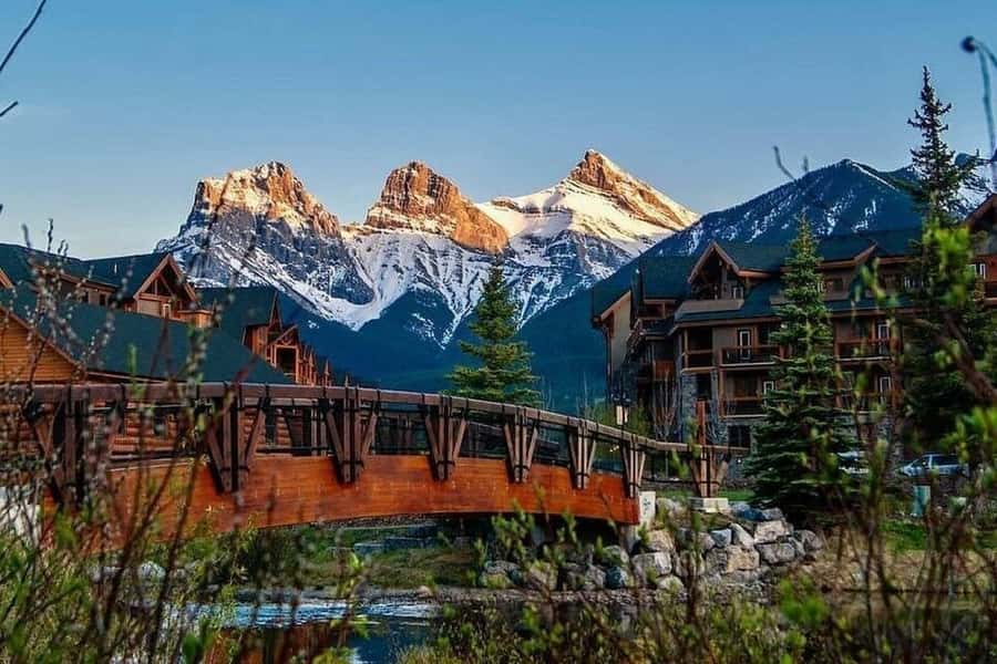 Calgary: Radium Hot Springs & Marble Canyon Day Trip - Who should book this experience