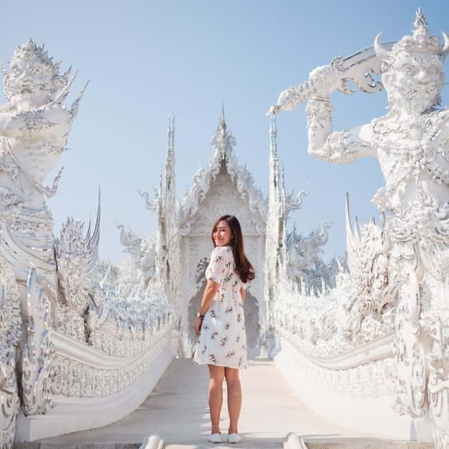 Chiang Mai: Chiang Rai Famous Temples & Hot Springs Day Trip - Lalitta Café: a short photo stop