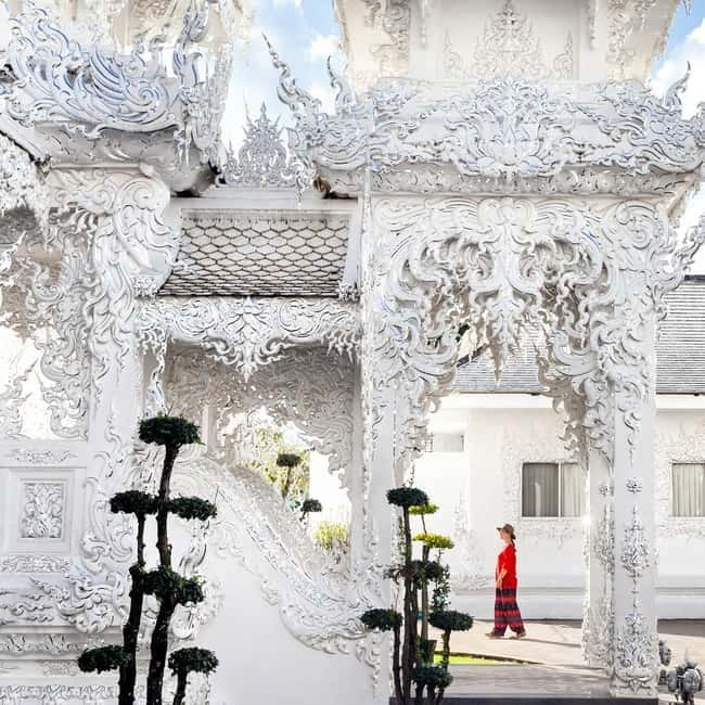 Chiang Mai: Chiang Rai Famous Temples & Hot Springs Day Trip - Wat Rong Khun, Chiang Rai’s White Temple