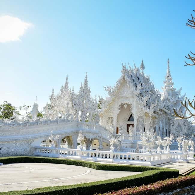 Chiang Mai: Chiang Rai Famous Temples & Hot Springs Day Trip - Wat Rong Suea Ten, the Blue Temple