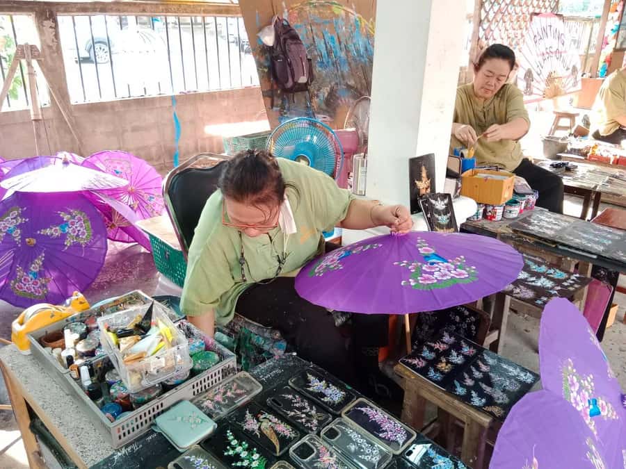 Chiang Mai: Mae Kampong Village, Hot Springs & Bor Sang Tour - Walking through Mae Kampong village