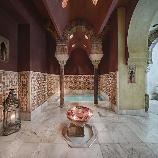 Córdoba: Hammam Al Ándalus Entry Ticket w/Optional Massage - What the atmosphere is really like