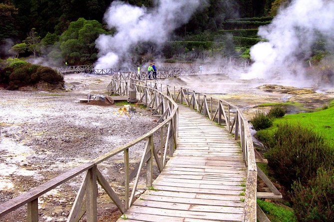 Couples PRIVATE Hybrid 4X4 Tour - Furnas (Inc Hot Springs and 3 Course Lunch) - A three-course cozido lunch