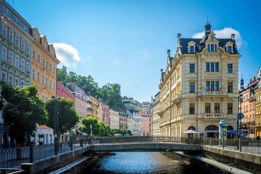 Daytrip from Prague to Karlovy Vary (Hot Springs Area) - Why this Prague day trip works