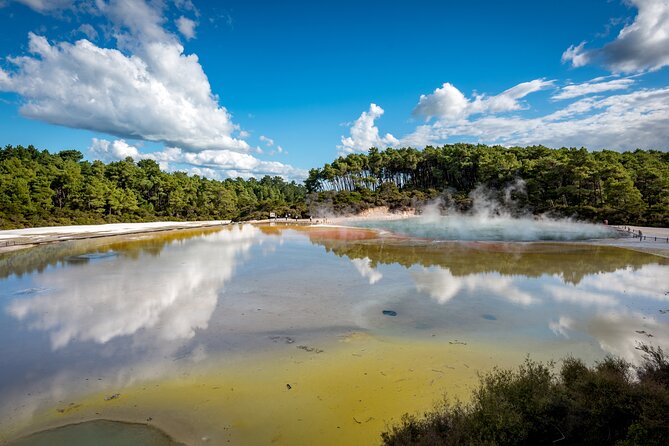 From Auckand: Waiotapu and Polynesian Spa Rotorua Day Tour - The 6:00 am start and the road south