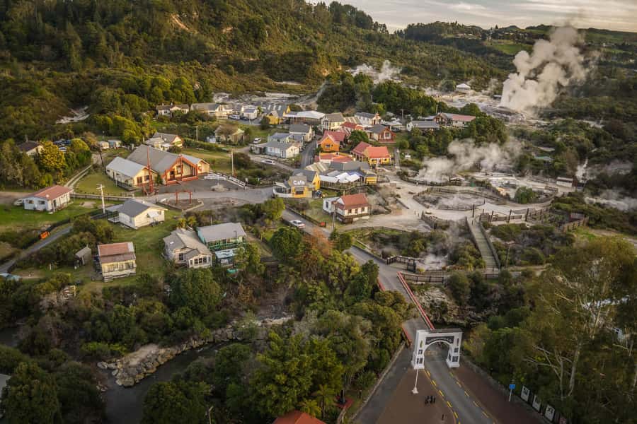 From Auckland: Rotorua Māori Village & Hot Springs with Haka - Whakarewarewa Village and the geothermal world