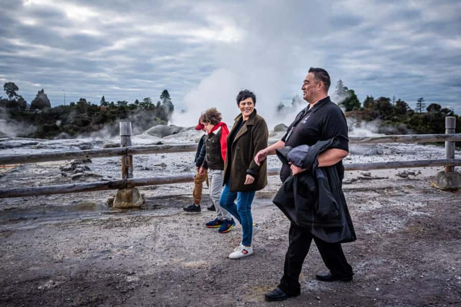 From Auckland: Rotorua Te Puia, Haka & Polynesian Spa Tour - Māori culture inside Te Aronui a Rua