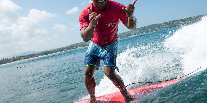 From Bali: 4-Day Surf and Yoga Retreat in Nusa Lembongan - Learning to surf in groups of three