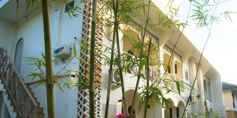 From Bali: 4-Day Surf and Yoga Retreat in Nusa Lembongan - Food, water, and the daily routine