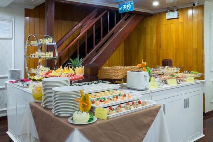 From Hanoi: 2-Day Bai Tu Long Bay Luxury Cruise with Jacuzzi - Cabin comfort and the private jacuzzi