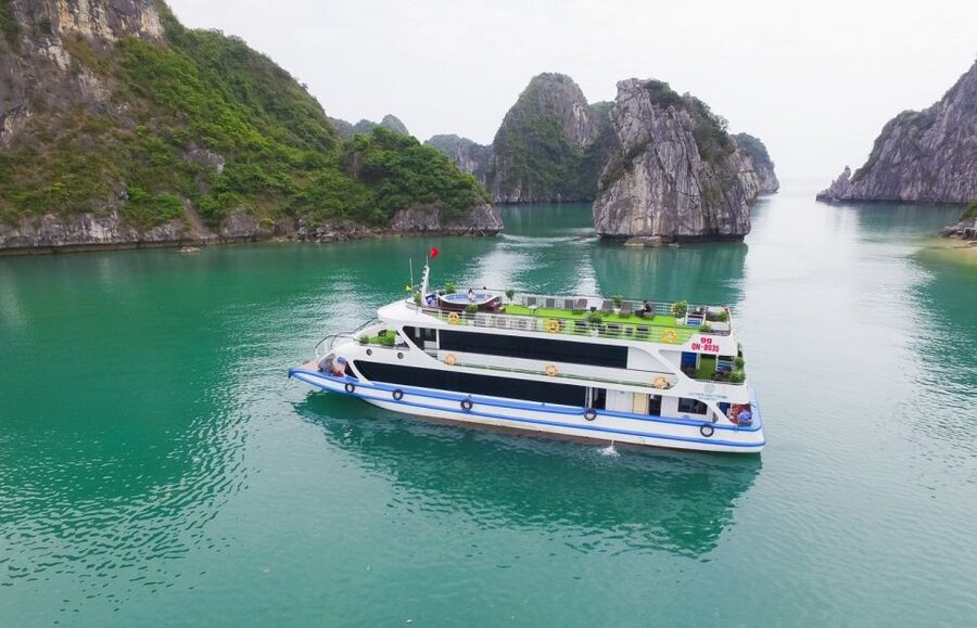 From Hanoi: Ha Long Bay Luxury Cruise Day Tour with Jacuzzi - Staff, guiding, and the feel onboard
