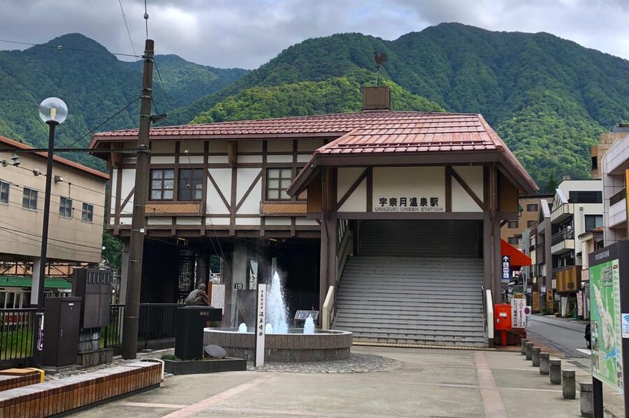 From Kanazawa: Kurobe Gorge & Unazuki Onsen Full-Day Tour - The 100-minute trolley through Kurobe Gorge