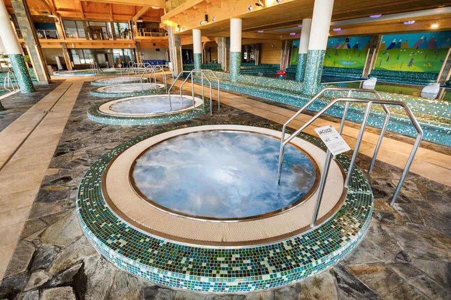From Krakow: Chochołowskie Thermal Baths Ticket and Transfer - What three hours at Chochołowskie Baths feels like