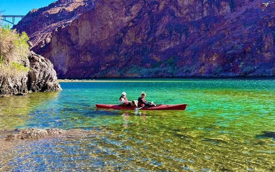 From Las Vegas: Hoover Dam Kayak Trip with 6 Hot Springs - Guides, group support, and the human side