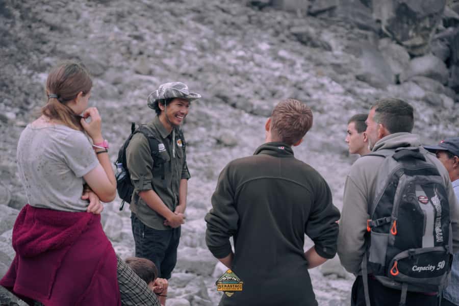 From Medan: Mount Sibayak Sunrise Hike & Natural Hot Spring - Who Should Book This Sunrise Hike?