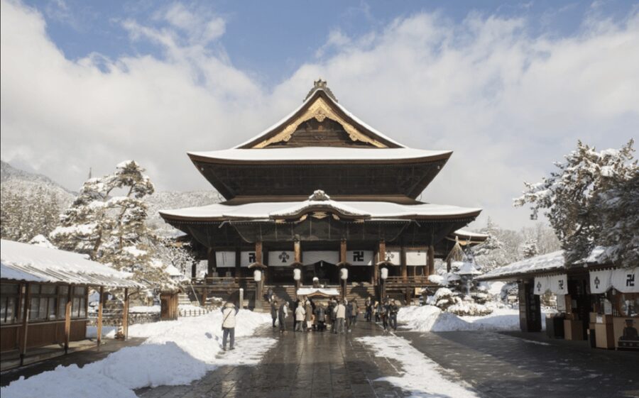 From Nozawa Onsen: Snow Monkeys and Zenko-ji Day Trip & Sake - Zenko-ji and Nagano’s most important temple