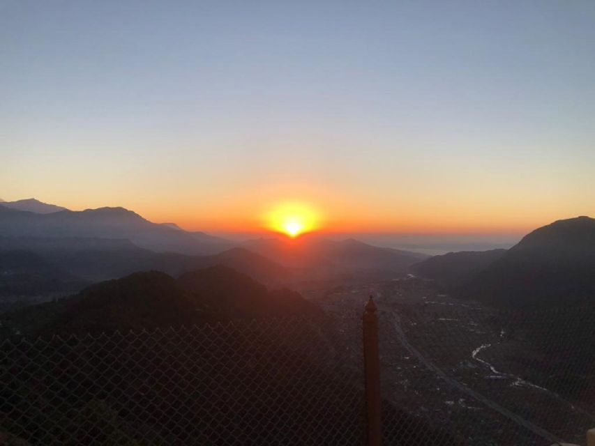 From Pokhara: 5-Day Annapurna Basecamp Trek with Hot Springs - Tea houses, food, and what to pack