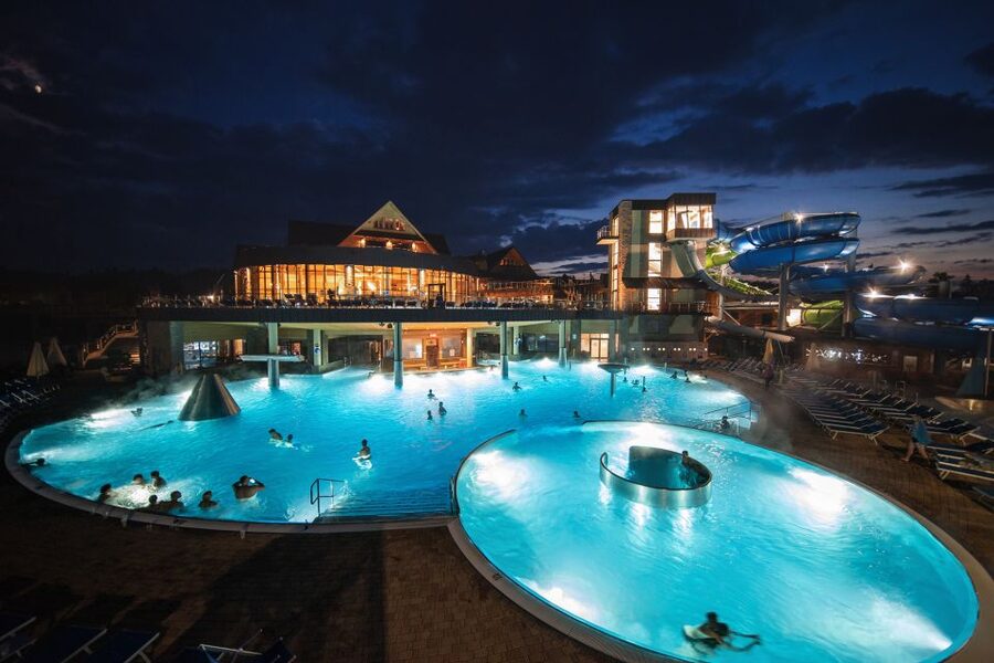 From Zakopane: Chocholow Thermal Baths with Hotel Transfers - Arriving at Chochołowskie Thermal Baths