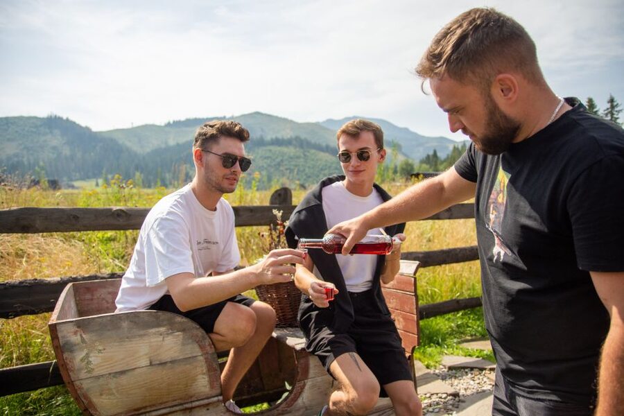 From Zakopane: Tatra Mountains, Sky walk & Hot Springs Tour - Jaszczurówka Chapel and Zakopane woodwork
